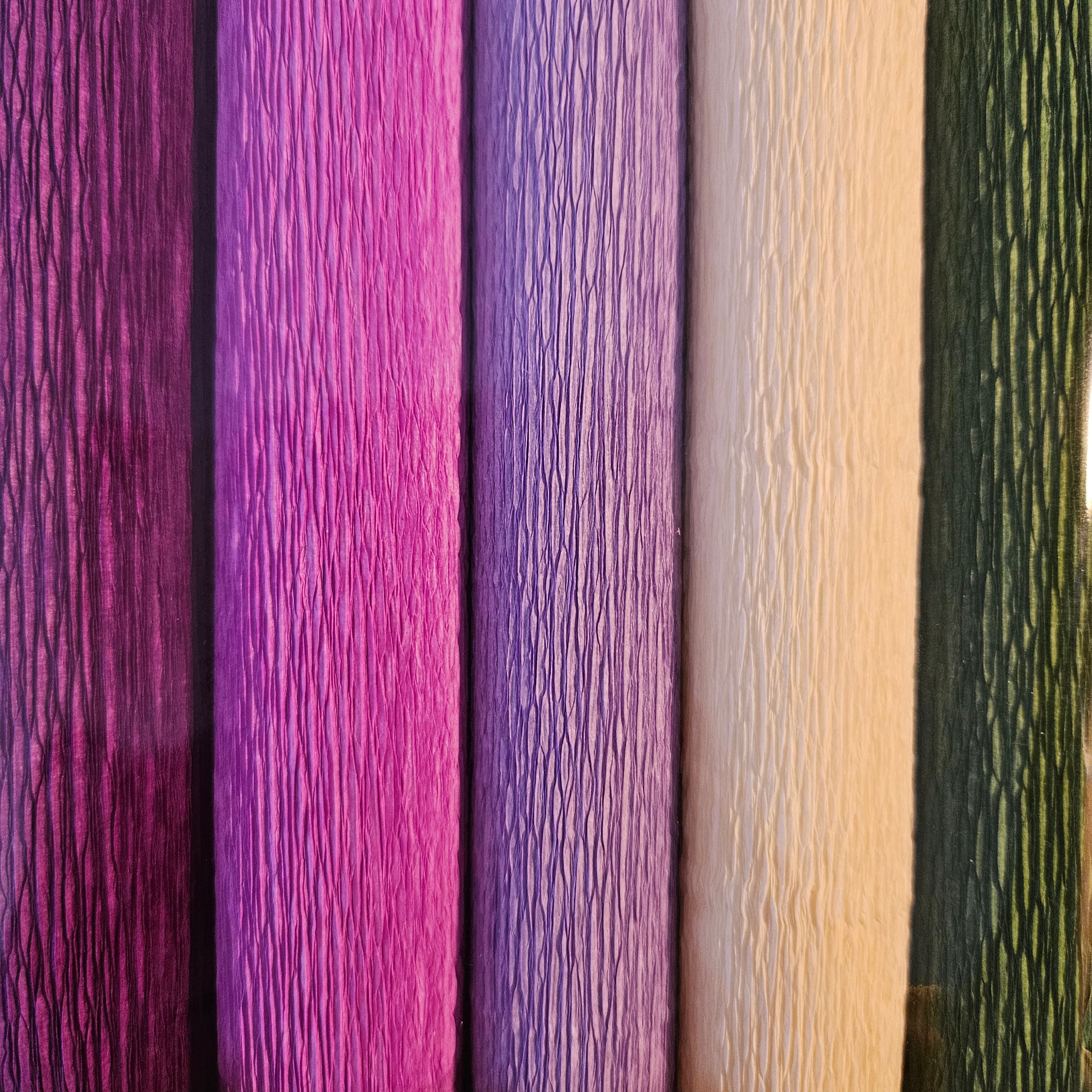 Kit de 5 mini rouleaux 25cm x 75cm de papier crêpé, dégradé violet/lilas